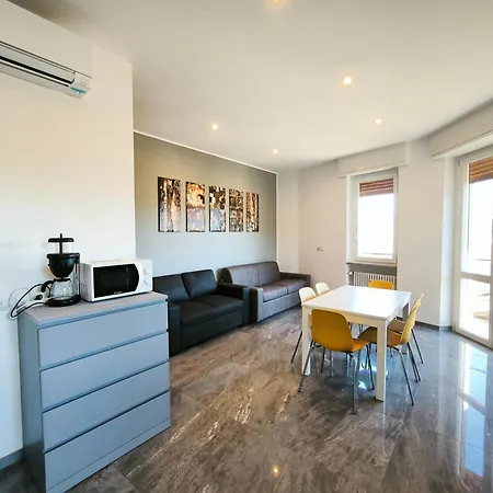 Astrid House Apartament Stresa